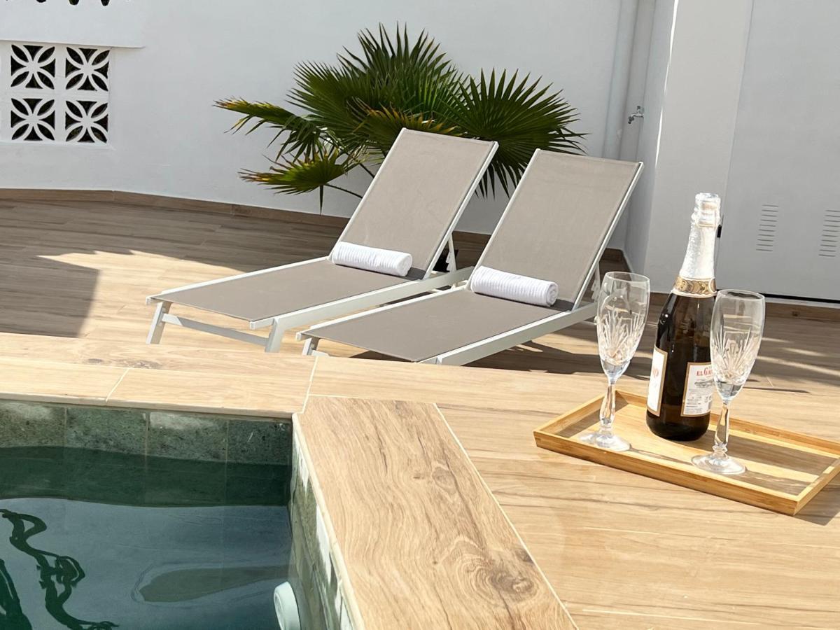 Karibu Beach & Pool 마르베야 외부 사진